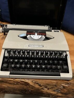 Underwood 255 Portable Typewriter in Light Gray